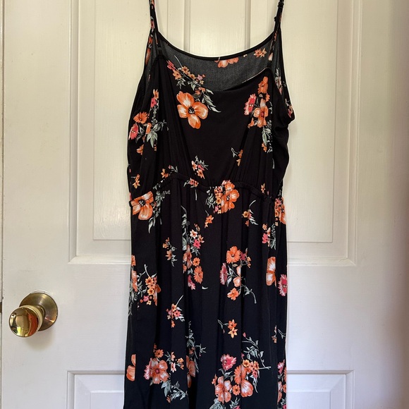 H&M Black Floral Woman’s Shorts Romper SZ 10 - Picture 3 of 4